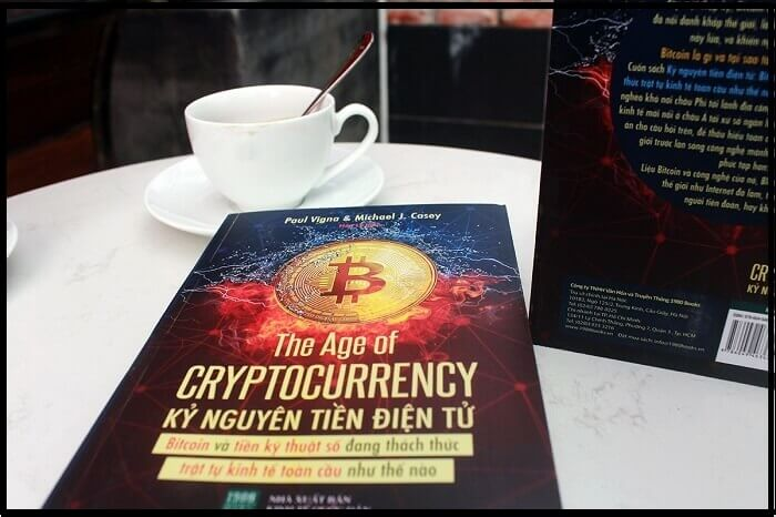 The Age of Cryptocurrency của Paul Vigna và Michael J. Casey - 10 Cuốn Sách Tiền Điện Tử Bạn Không Thể Bỏ Qua